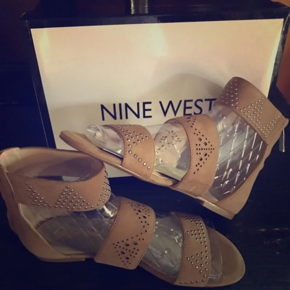 NWB Nine West Tan Studded Sandals 6